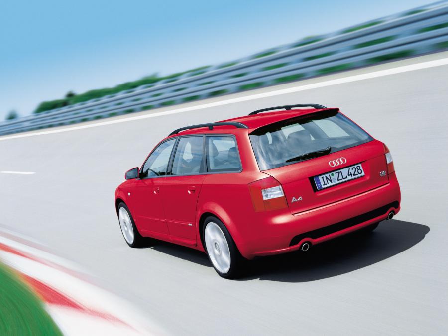  Audi A4 3.0 Quattro Avant (B6,8E) 2001 года  (фото 2 из 16)